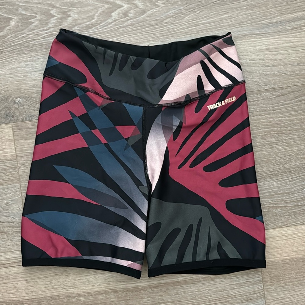 Track&field 3.5” shorts size M